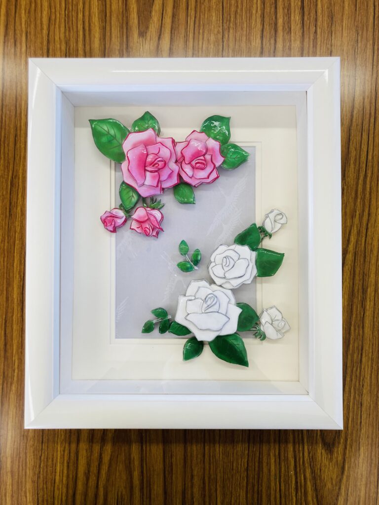 「白い薔薇」と「ピンクの薔薇」シャドーボックス作品