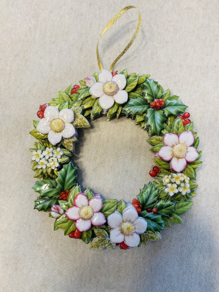 「クリスマスローズのリース」のシャドーボックス作品